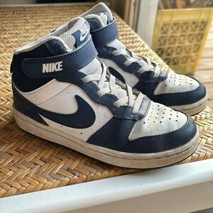 Boys Nike Court Borough Mid